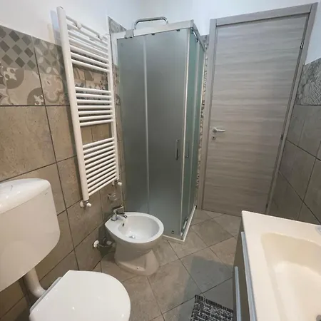 La Casa Nel Viale آستي